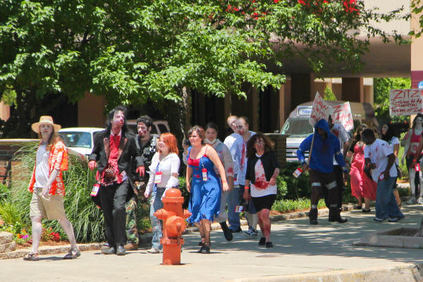 Zombie-19.jpg (794481 bytes)