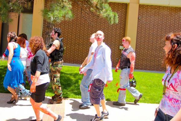 Zombie-30.jpg (892276 bytes)