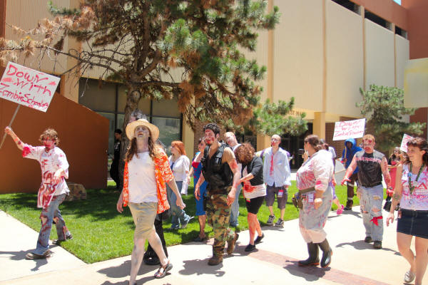 Zombie-36.jpg (817666 bytes)