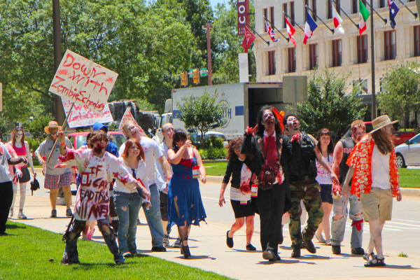 Zombie-37.jpg (912627 bytes)
