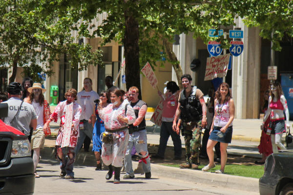 Zombie-51.jpg (694741 bytes)