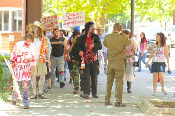 Zombie-53.jpg (591391 bytes)