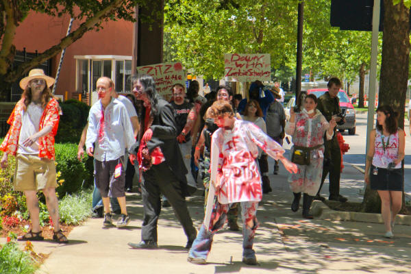Zombie-55.jpg (807502 bytes)