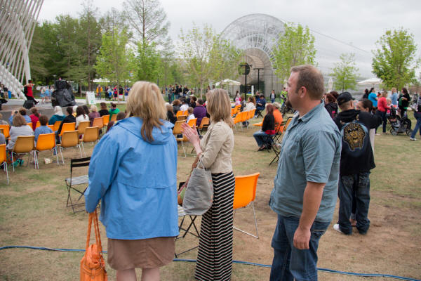 Maya_Dancing-3.jpg (1400516 bytes)