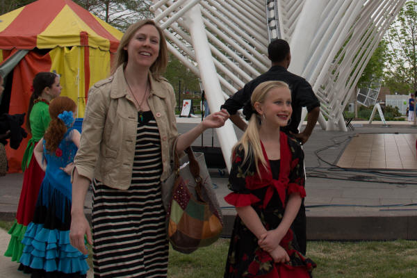 Maya_Dancing-7.jpg (1191685 bytes)