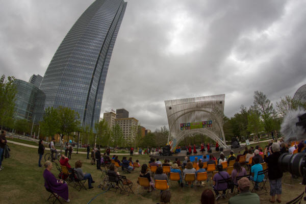 Maya_Dancing2-2.jpg (1071137 bytes)