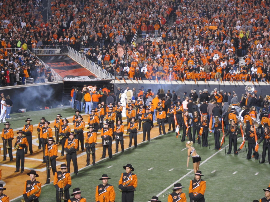 Football-4.jpg (554925 bytes)