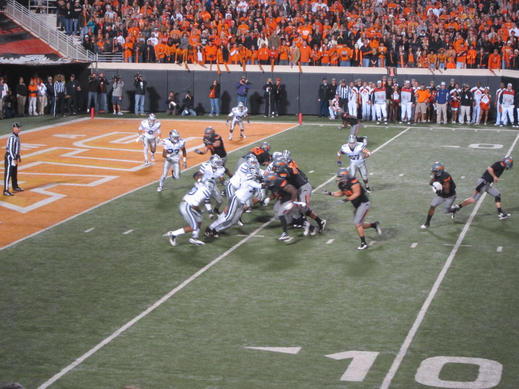 Football-5.jpg (427840 bytes)