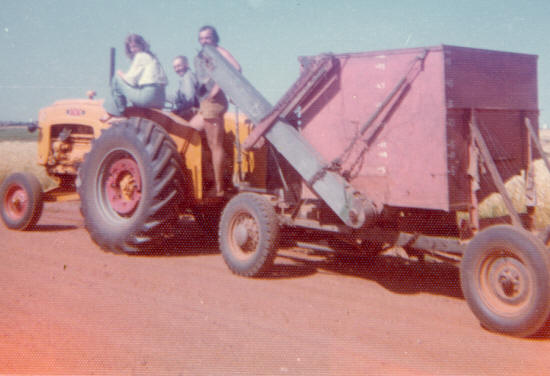 Trackor.jpg (440520 bytes)